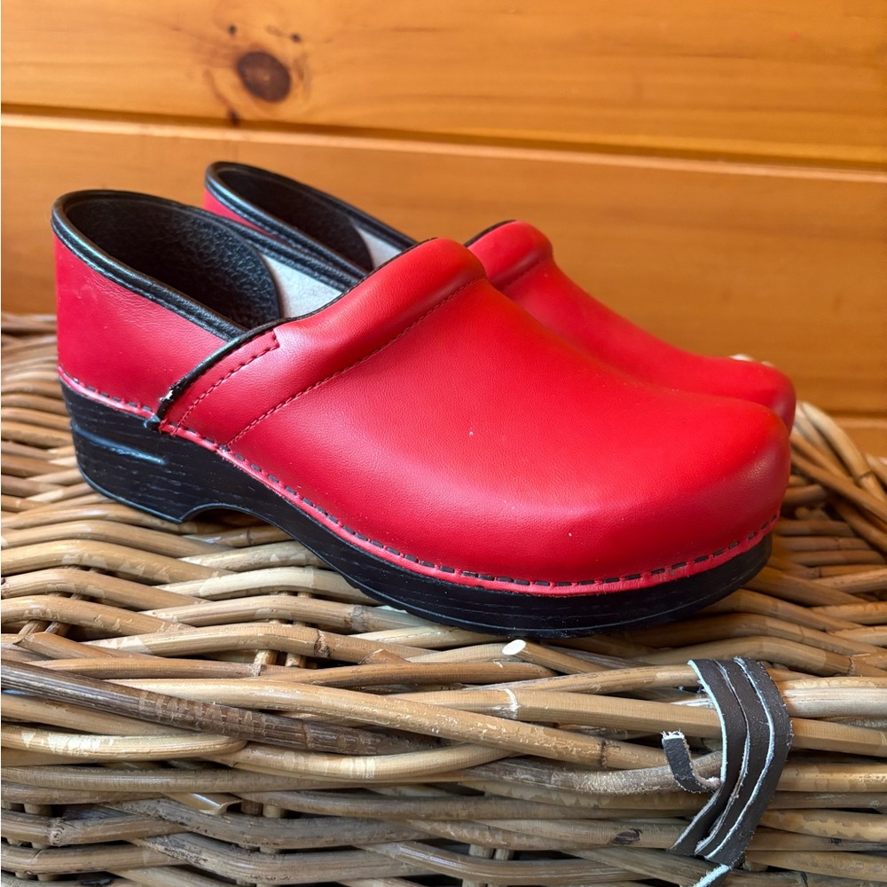 GUC Dansko Clogs